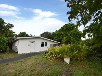2800 Davie Blvd