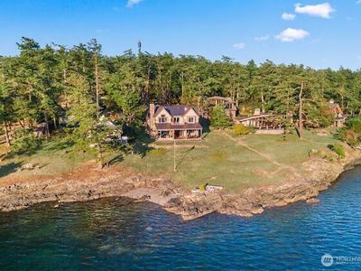 745 Cape Drive