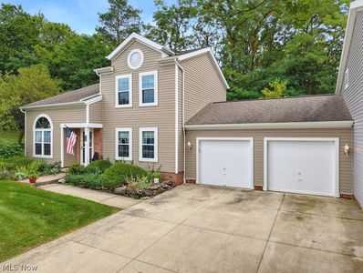 8569 Ravenswood Ln