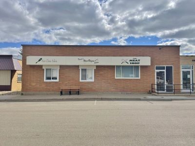 208 Main St N