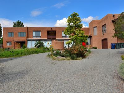 904 Bishops Lodge Rd