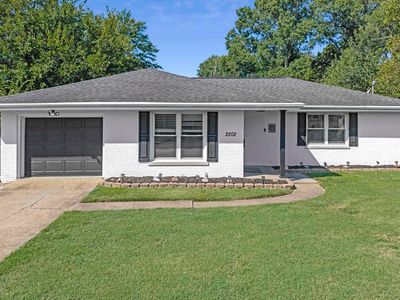 2202 E Iowa St