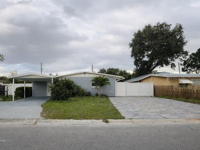 2615 N Beaumont Ave