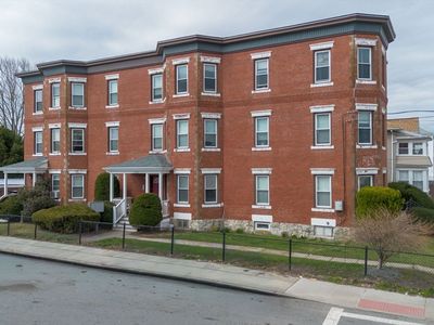 1153-1157 Slade St