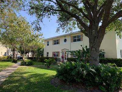 723 NE 91st St APT 3