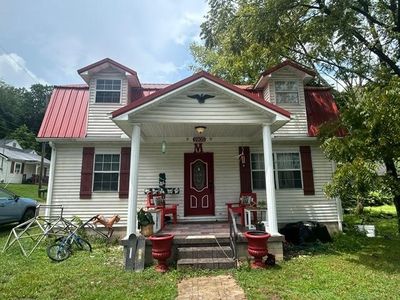 1905 Dixon St