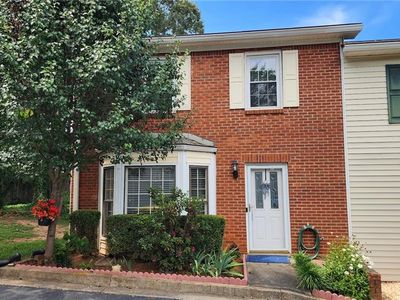 284 Shaded Oaks Ln SE