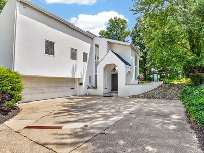 951 Academy Pl