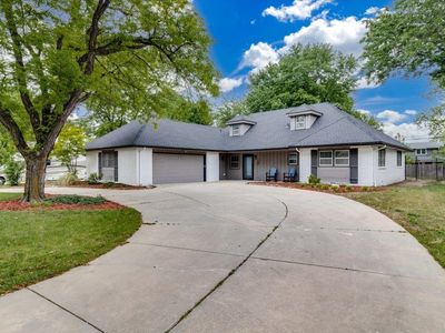 720 N Stratford Rd