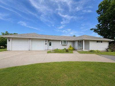 Property at 15115 Lake Ave, Middlefield, OH