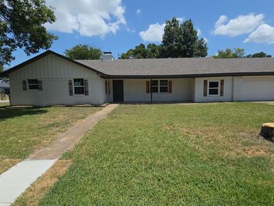 901 Crestview Dr