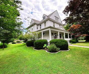 301 W Center St