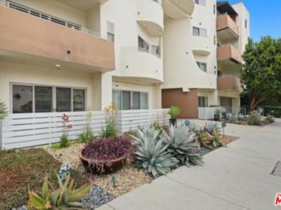 5016 Bakman Ave #202
