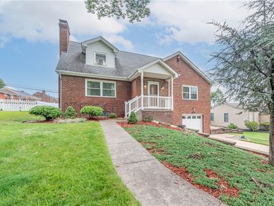 Property at 979 Crest Ln, Carnegie, PA