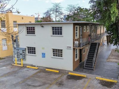 1736 NW 19th St