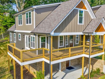 613 W View Rd