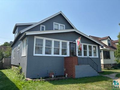 216 E 25th St