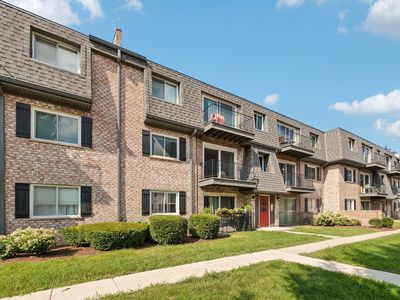 876 S Plum Grove Rd APT 208