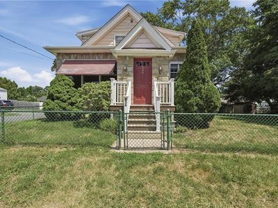 236 Becker Ave E