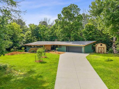 W6439 Lakeview Ct