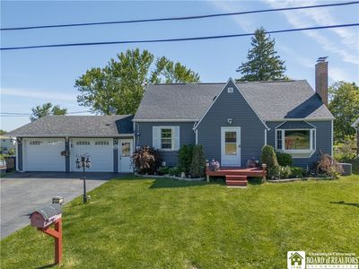 7 Bayview Ave