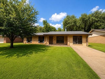 1105 America Dr