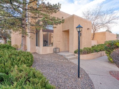 10277 Las Casitas Ct NE