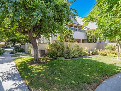 2088 Foxhall Loop