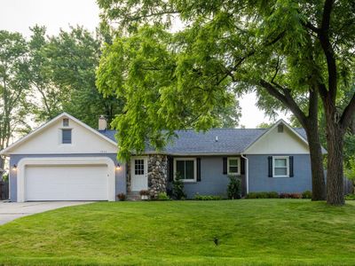 1930 Sherwood Dr SE