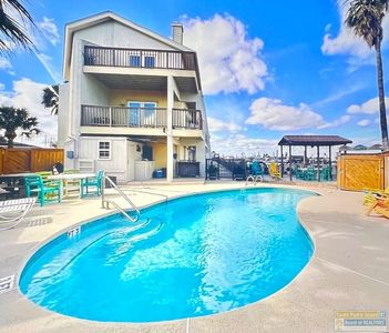 226 W Houston St APT 212