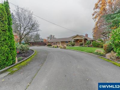 1090 E Ellendale Ave