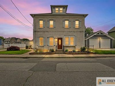 34 Armstrong Ave