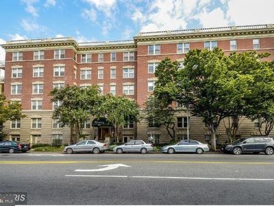 1801 Calvert St NW APT 208