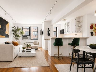60 E 9th St APT 428