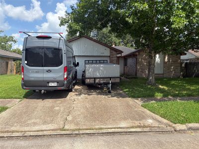 1127 W Brompton Dr