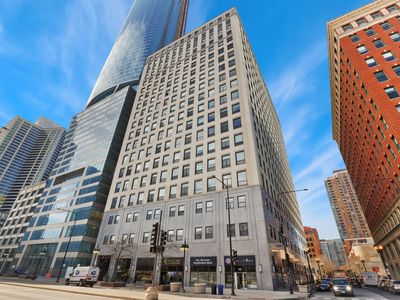 910 S Michigan Ave APT 304