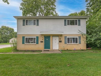 623-625 W Funderburg Rd