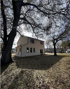 118 Little John St