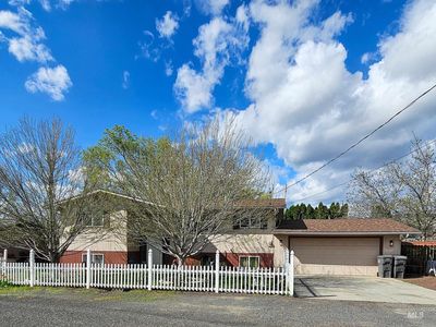 2390 Rolling Hills Dr