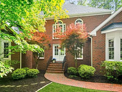 895 Waddington Ct