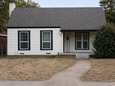 1100 W Waggoman St