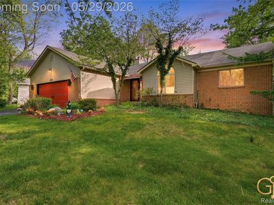 4933 Iroquois Blvd