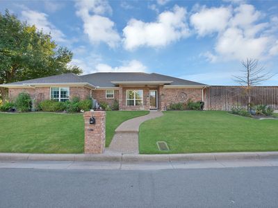 3840 Devonaire Dr
