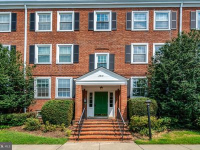 Property at 2919 S Buchanan St APT A1, Arlington, VA