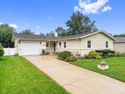 Property at 1409 W Willow Ln, Mount Prospect, IL