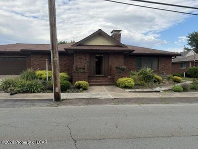 88 E Oak St