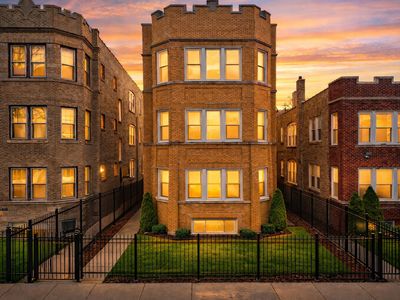 6215 N Oakley Ave APT G