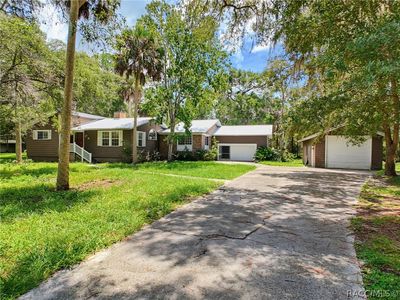 Property at 11 Patricia Rd, Yankeetown, FL