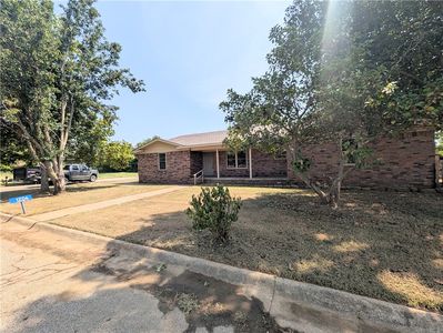 1206 Woodlawn Ave