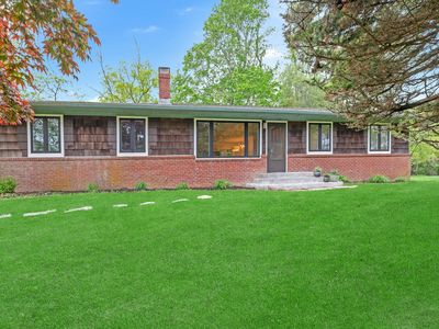 146 W Neck Rd